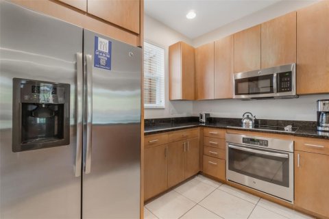Adosado en venta en Kissimmee, Florida, 2 dormitorios, 125.42 m2 № 1916963 - foto 6