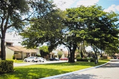 Condominio en alquiler en Davie, Florida, 2 dormitorios, 75.9 m2 № 1993152 - foto 1