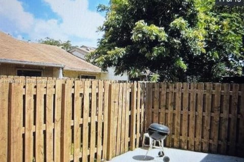 Condominio en alquiler en Davie, Florida, 2 dormitorios, 75.9 m2 № 1993152 - foto 12