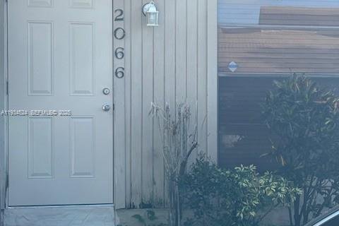 Condominio en alquiler en Davie, Florida, 2 dormitorios, 75.9 m2 № 1993152 - foto 3