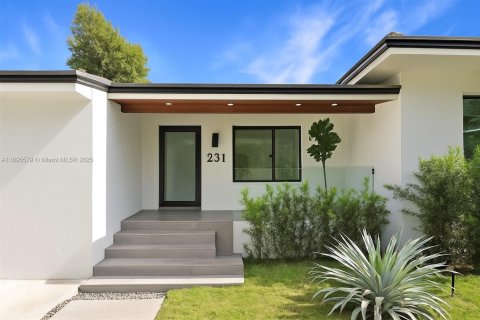 Villa ou maison à louer à Miami, Floride: 3 chambres, 142.88 m2 № 1947227 - photo 2