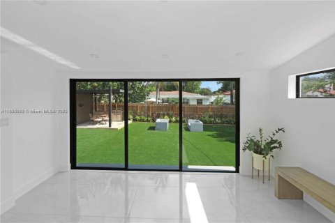 Villa ou maison à louer à Miami, Floride: 3 chambres, 142.88 m2 № 1947227 - photo 16