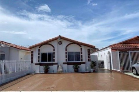 Villa ou maison à vendre à Hialeah, Floride: 3 chambres № 2086410 - photo 2