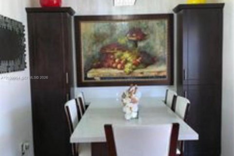 Villa ou maison à vendre à Hialeah, Floride: 3 chambres № 2086410 - photo 6