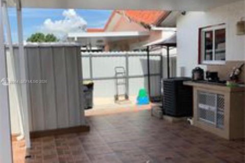 Villa ou maison à vendre à Hialeah, Floride: 3 chambres № 2086410 - photo 7