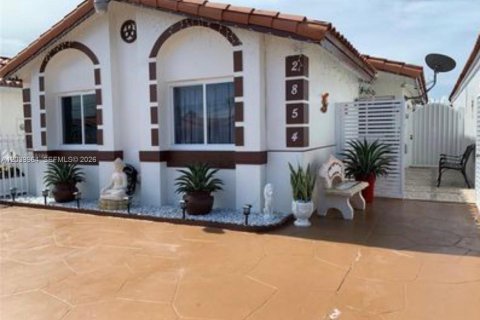 Villa ou maison à Hialeah, Floride 3 chambres № 2086410