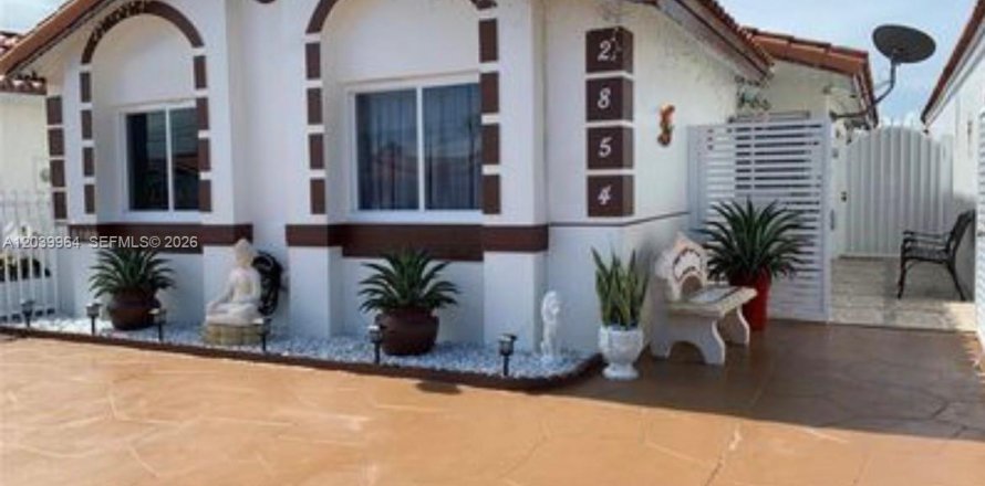 Villa ou maison à Hialeah, Floride 3 chambres № 2086410