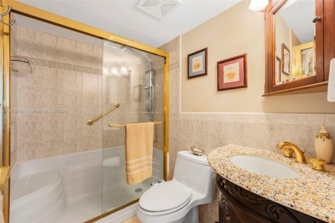 Condo in Miami Beach, Florida, 1 bedroom № 1981986 - photo 18