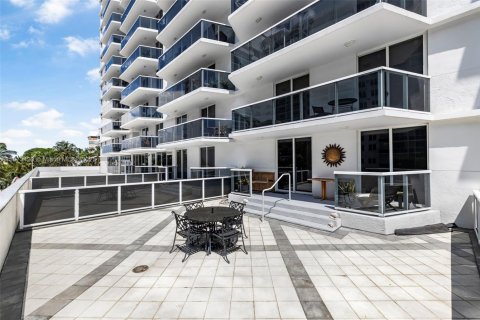 Condo in Miami Beach, Florida, 1 bedroom № 1981986 - photo 25