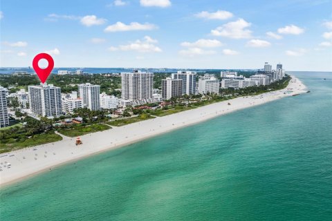 Condo in Miami Beach, Florida, 1 bedroom № 1981986 - photo 28
