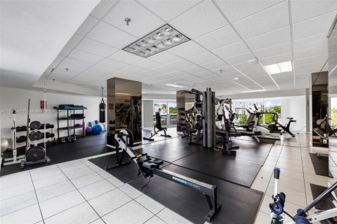 Condo in Miami Beach, Florida, 1 bedroom № 1981986 - photo 13