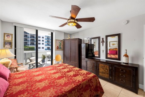 Condo in Miami Beach, Florida, 1 bedroom № 1981986 - photo 20