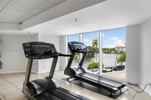 Condo in Miami Beach, Florida, 1 bedroom № 1981986 - photo 12