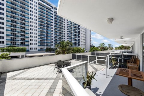Condo in Miami Beach, Florida, 1 bedroom № 1981986 - photo 6