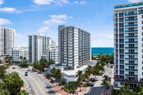 Condo in Miami Beach, Florida, 1 bedroom № 1981986 - photo 30