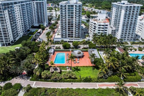 Condo in Miami Beach, Florida, 1 bedroom № 1981986 - photo 4