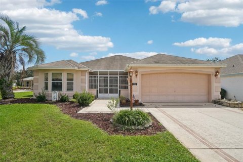 House in The Villages, Florida 2 bedrooms, 160.91 sq.m. № 2361523