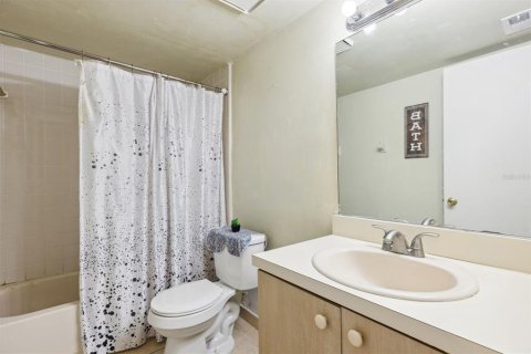 Condo in Orlando, Florida, 2 bedrooms  № 2156589 - photo 10