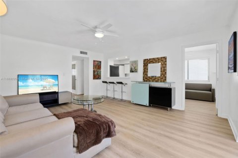 Снять в аренду кондоминиум в Майами-Бич, Флорида 3 спальни, 113.34м2, № 1939143 - фото 8