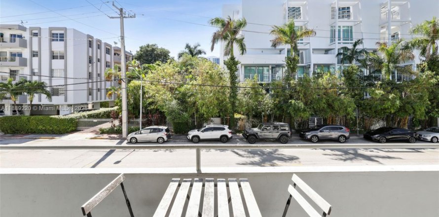 Кондоминиум с 3 спальнями в Майами-Бич, Флорида № 1939143