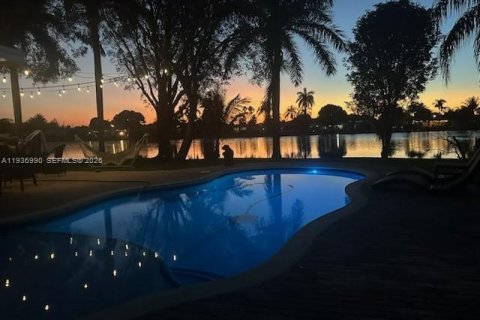 Купить виллу или дом в Пемброк-Пайнс, Флорида 2 спальни, 131.27м2, № 1995290 - фото 19