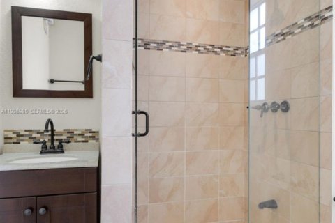 Купить виллу или дом в Пемброк-Пайнс, Флорида 2 спальни, 131.27м2, № 1995290 - фото 13