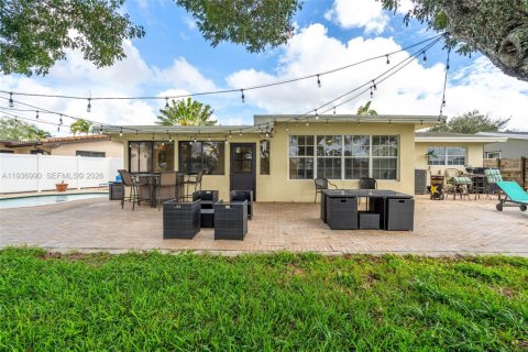 Купить виллу или дом в Пемброк-Пайнс, Флорида 2 спальни, 131.27м2, № 1995290 - фото 20