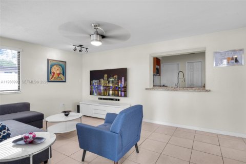 Купить виллу или дом в Пемброк-Пайнс, Флорида 2 спальни, 131.27м2, № 1995290 - фото 11