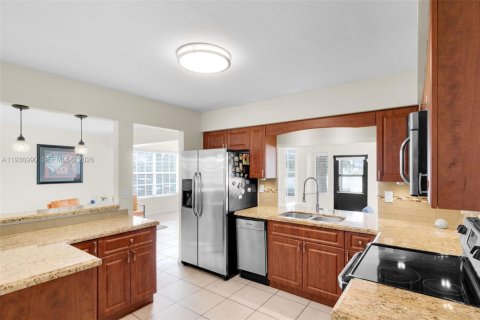 Купить виллу или дом в Пемброк-Пайнс, Флорида 2 спальни, 131.27м2, № 1995290 - фото 5