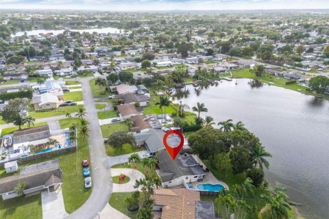 Купить виллу или дом в Пемброк-Пайнс, Флорида 2 спальни, 131.27м2, № 1995290 - фото 29