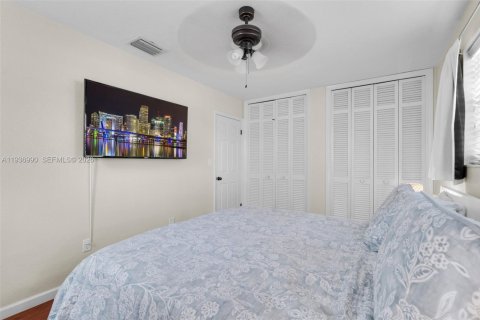 Купить виллу или дом в Пемброк-Пайнс, Флорида 2 спальни, 131.27м2, № 1995290 - фото 16