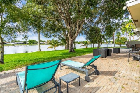 Купить виллу или дом в Пемброк-Пайнс, Флорида 2 спальни, 131.27м2, № 1995290 - фото 22