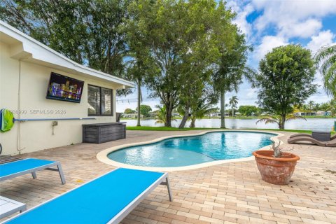 Купить виллу или дом в Пемброк-Пайнс, Флорида 2 спальни, 131.27м2, № 1995290 - фото 17