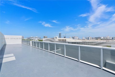 Condo in Miami Beach, Florida, 2 bedrooms  № 2248745 - photo 14