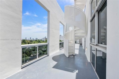 Condo in Miami Beach, Florida, 2 bedrooms  № 2248745 - photo 20