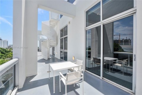 Condo in Miami Beach, Florida, 2 bedrooms  № 2248745 - photo 19