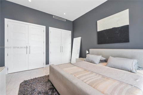 Condo in Miami Beach, Florida, 2 bedrooms  № 2248745 - photo 18