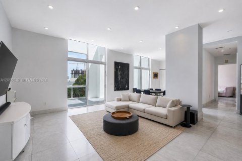 Condo in Miami Beach, Florida, 2 bedrooms  № 2248745 - photo 2