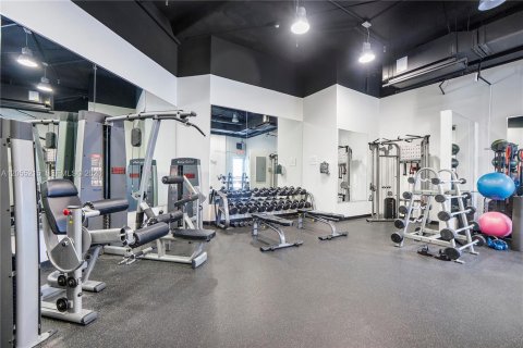 Condo in Miami Beach, Florida, 2 bedrooms  № 2248745 - photo 16