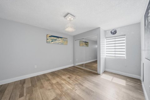 Condo in Saint Petersburg, Florida, 1 bedroom № 2232804 - photo 15