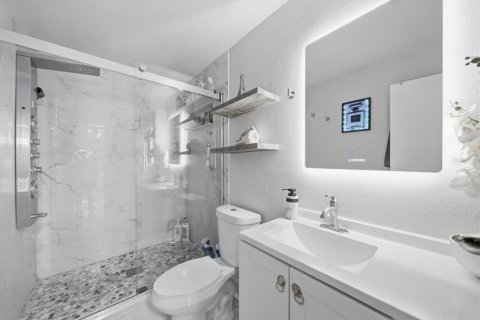 Condo in Saint Petersburg, Florida, 1 bedroom № 2232804 - photo 14