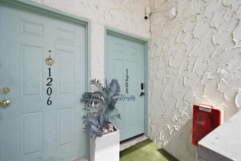 Condo in Saint Petersburg, Florida, 1 bedroom № 2232804 - photo 2