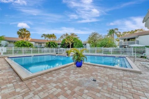 Condo in Saint Petersburg, Florida, 1 bedroom № 2232804 - photo 22