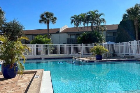 Condo in Saint Petersburg, Florida, 1 bedroom № 2232804 - photo 24