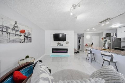 Condo in Saint Petersburg, Florida, 1 bedroom № 2232804 - photo 8