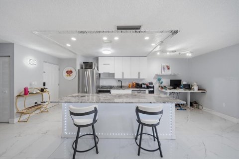 Condo in Saint Petersburg, Florida, 1 bedroom № 2232804 - photo 12