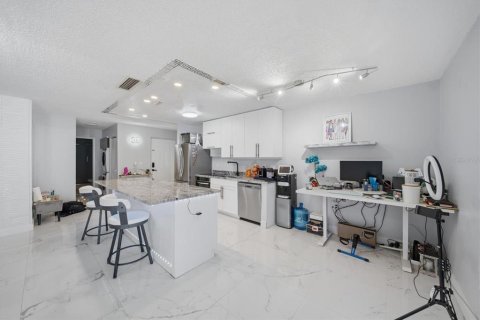 Condo in Saint Petersburg, Florida, 1 bedroom № 2232804 - photo 11