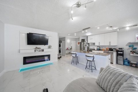 Condo in Saint Petersburg, Florida, 1 bedroom № 2232804 - photo 9