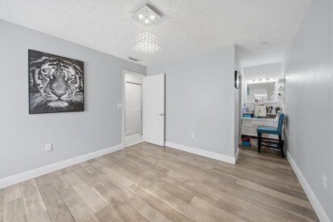 Condo in Saint Petersburg, Florida, 1 bedroom № 2232804 - photo 17