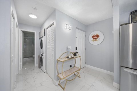Condo in Saint Petersburg, Florida, 1 bedroom № 2232804 - photo 4